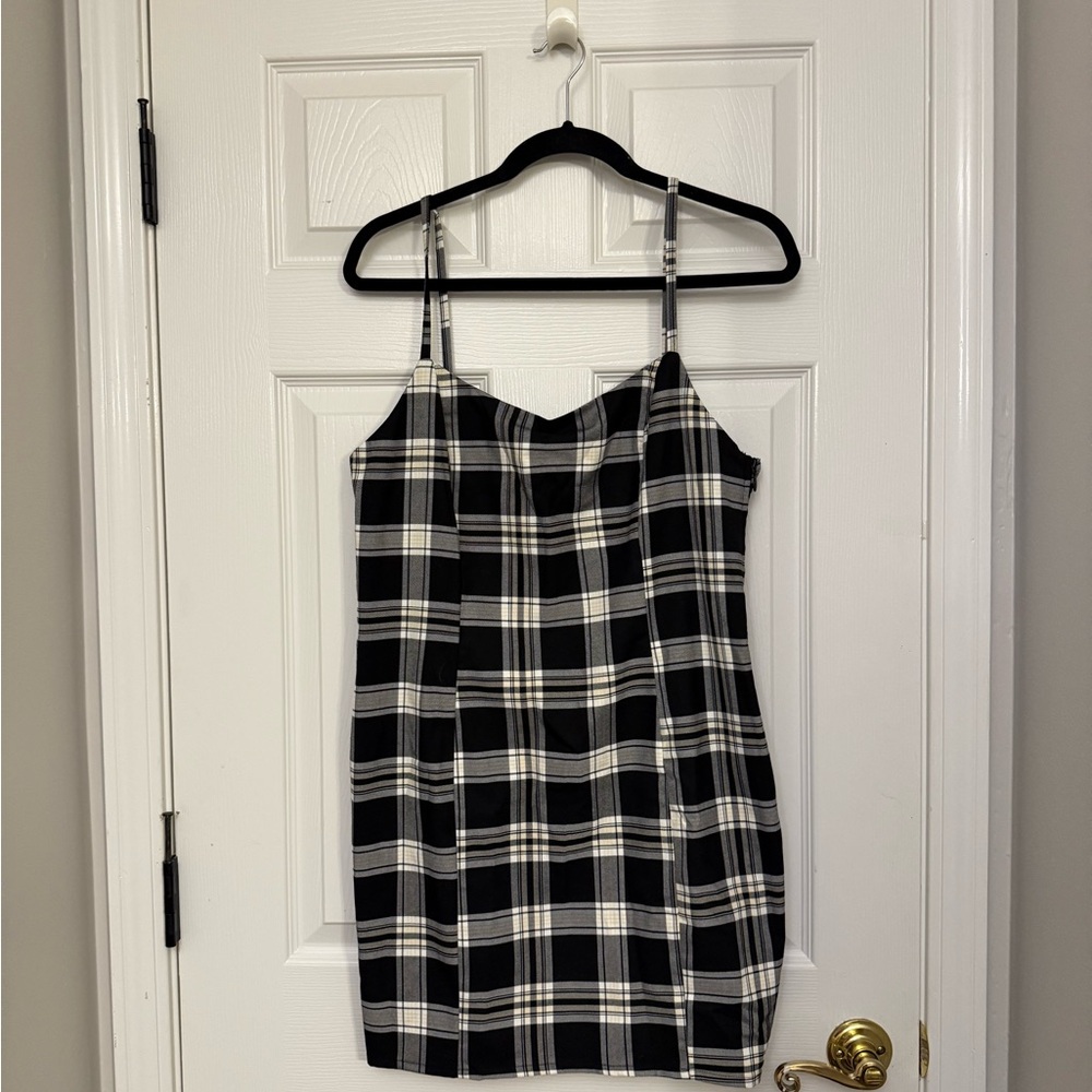 H&M Black and White Sleeveless Mini Dress